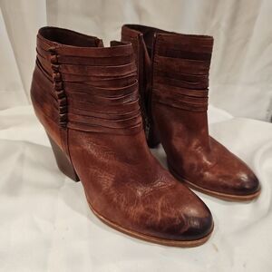 Isola Short Leather Boot Size 8 Brown